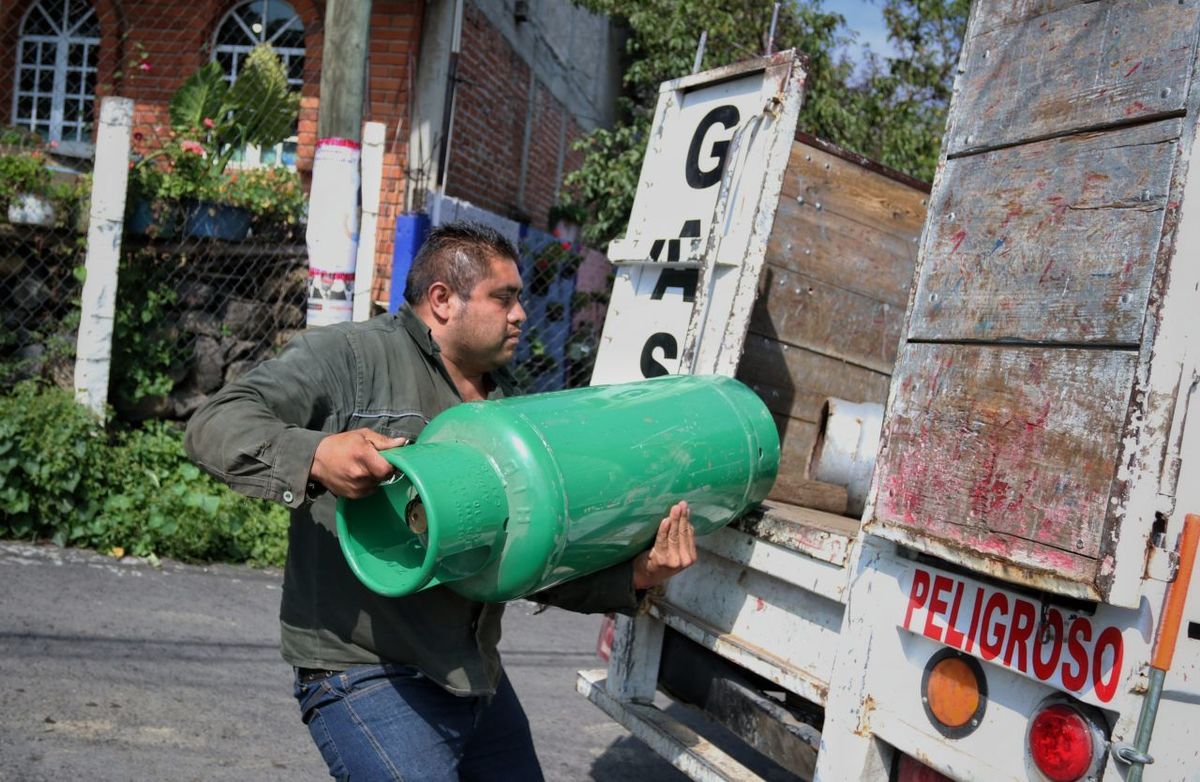 Los gaseros lamentan la medida impuesta por el gobierno de controlar le precio por litro y kilo el gas LP. (Cuartoscuro)