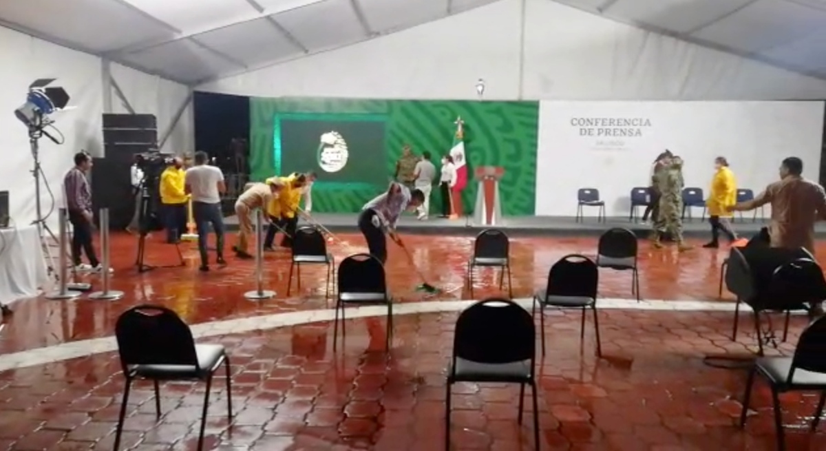 Lluvia durante La Mañanera en Puerto Vallarta.