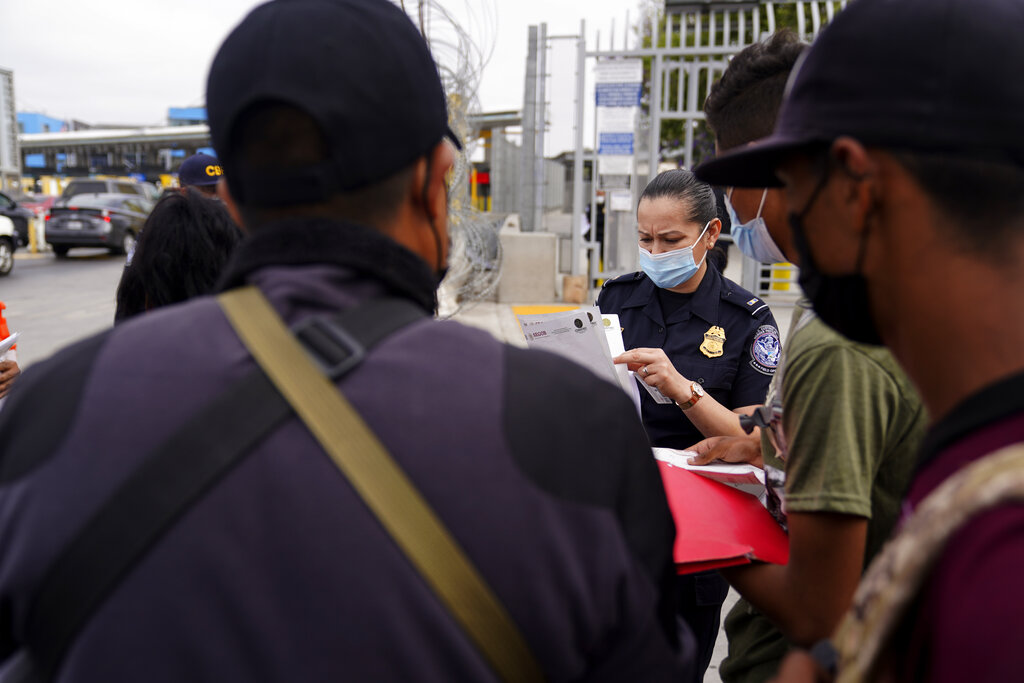 Los migrantes igualmente serán expulsados por riesgo sanitarios en Estados Unidos. (AP)