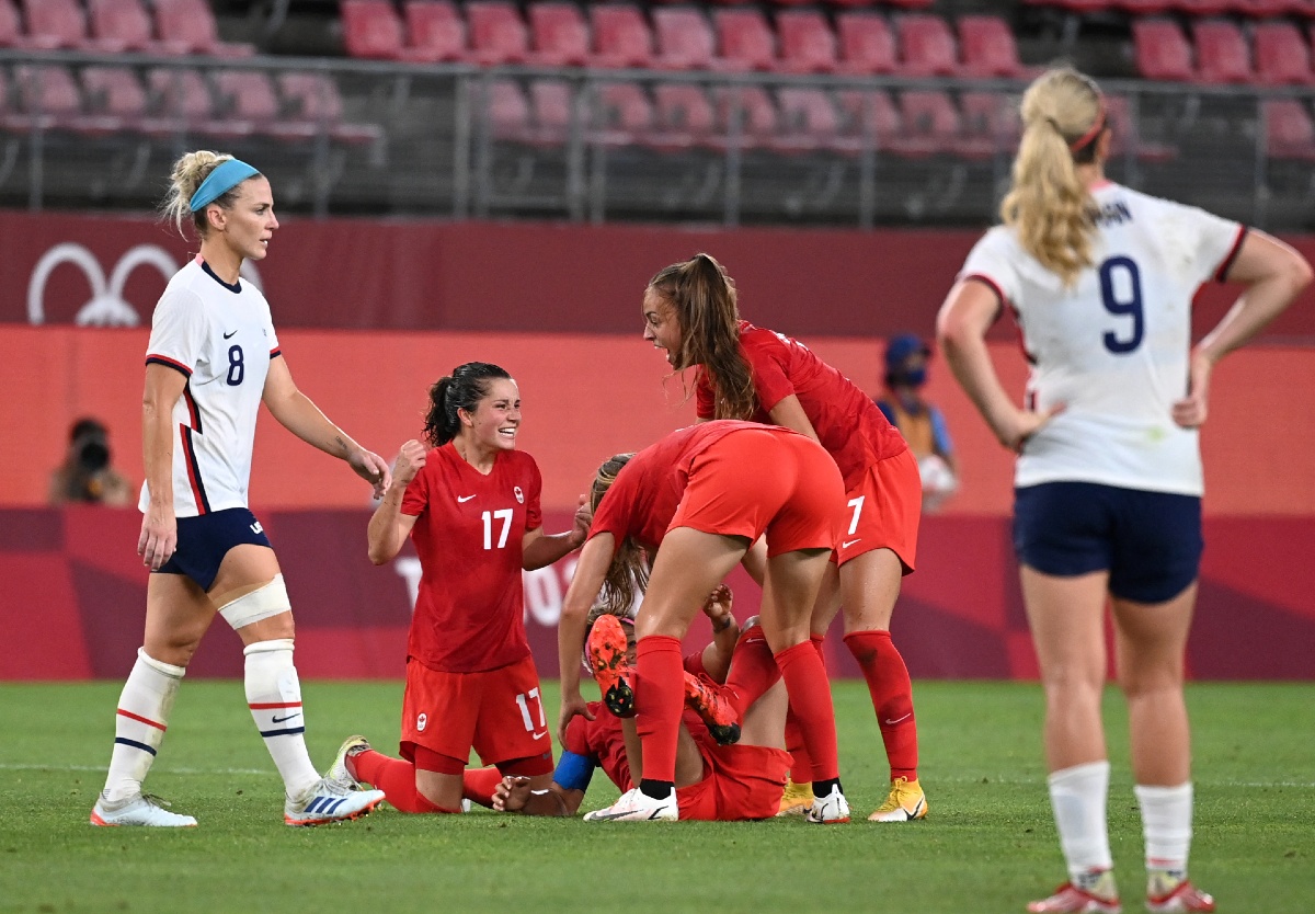 Estados Unidos cae ante Canadá en semifinales de futbol femenil en Tokio 2020 (AFP)