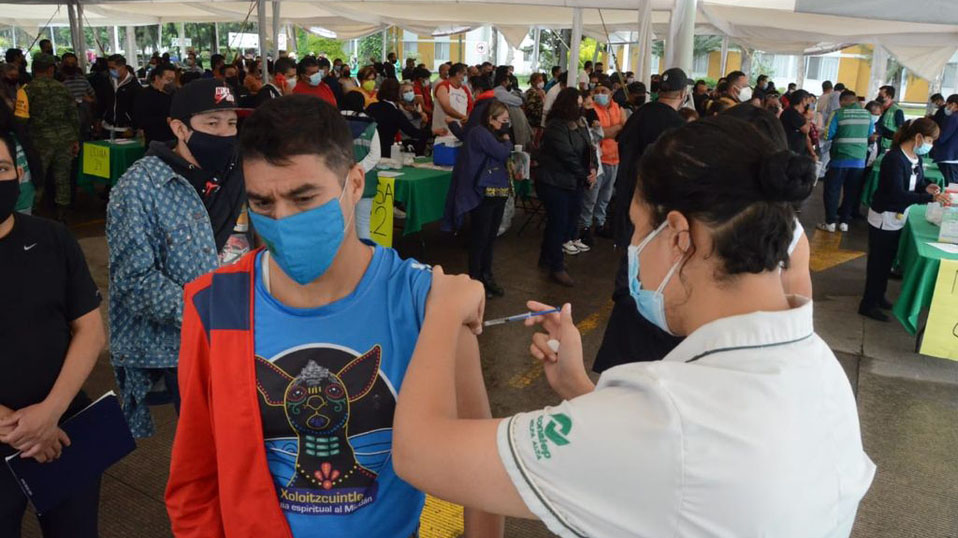 Brigadista promueve apoyo a AMLO y Sheinbaum en vacunación anticovid