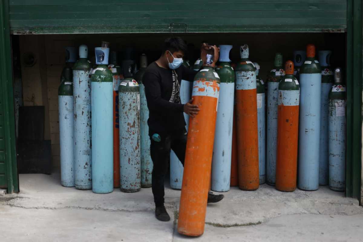 El costo para rellenar los tanques de oxígeno es muy elevado. (Ariana Pérez)
