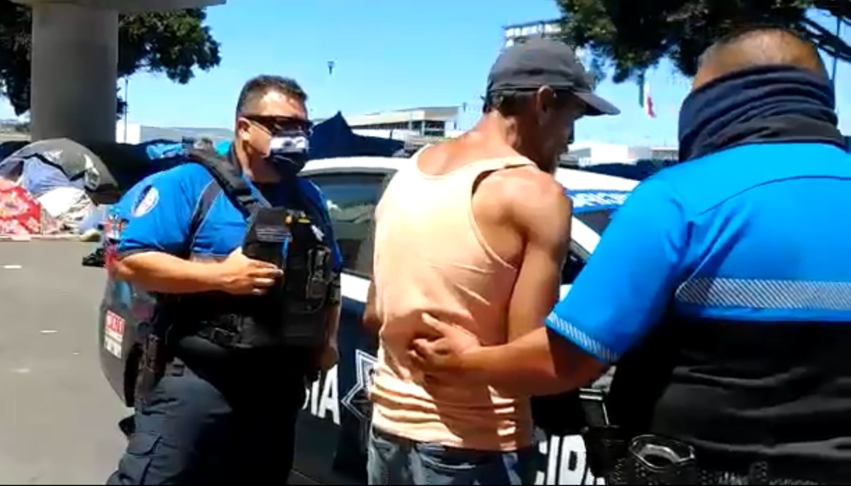 Algunos migrantes lo reconocieron como quien vende droga en el lugar. (Said Betanzos)