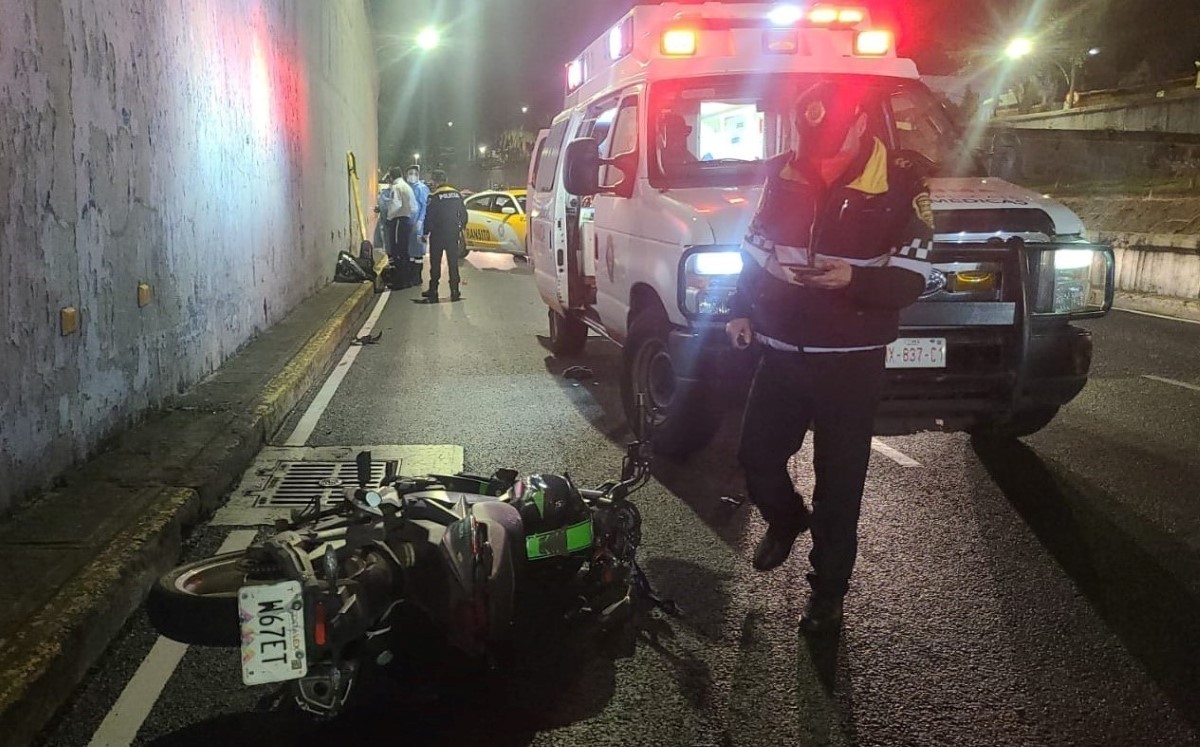 El motociclista se derrapó en los carriles centrales de Viaducto.| Ramón Ramírez