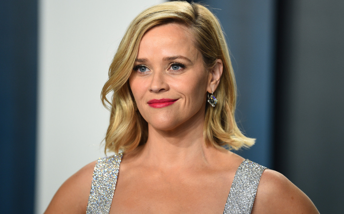 Reese Witherspoon llega a la fiesta del Oscar de Vanity Fair en Beverly Hills, California, el 9 de febrero de 2020. (Foto por Evan Agostini/Invision/A