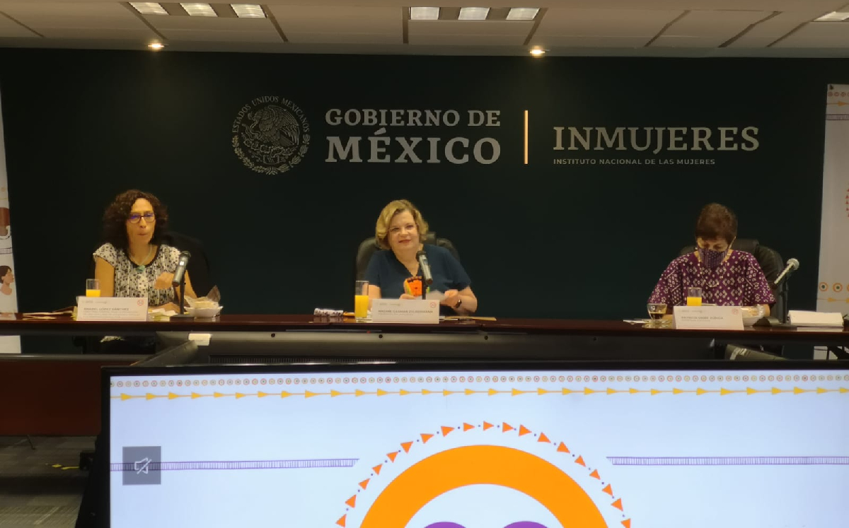 Las representantes del Instituto surante un evento en el marco de su 20 aniversario. (Especial)