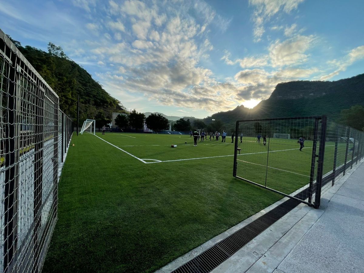 Unidad deportiva de San Cristóbal de la Barranca, Jalisco luce nueva cara (Karla Victoria Rodríguez)