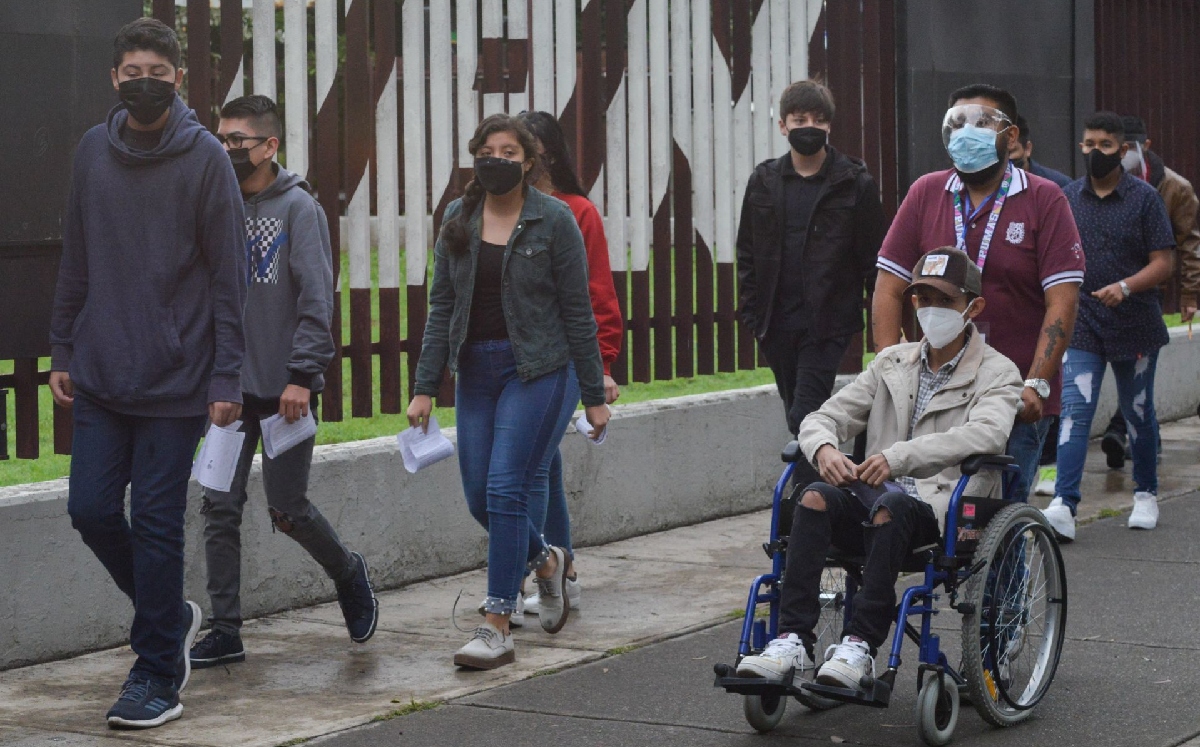 Cada año, miles de estudiantes hacen examen para ingresar en instituciones de educación superior, como el IPN. (Cuartoscuro)