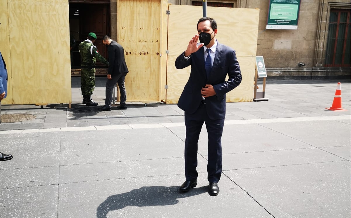 El gobernador de Yucatán a su llegada a Palacio Nacional, para reunirse con el Presidente. (Pedro Domínguez)