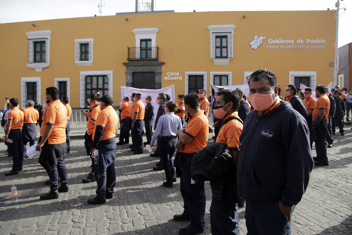 Manifestación de trabajadores de Bonafont en Casa Aguayo. (Agencia Enfoque)