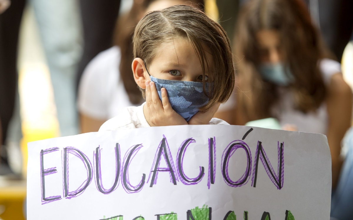 Padres y estudiantes se han manifestado para pedir el regreso a las aulas. (Cuartoscuro)