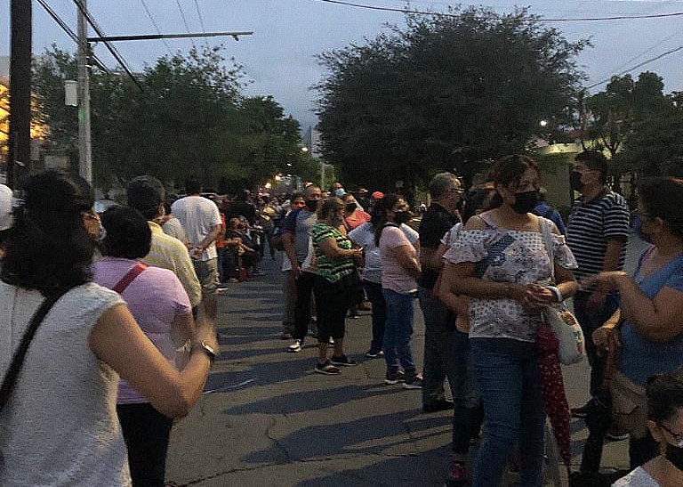 Vacunación covid en Monterrey. Foto: Esther Herrera.