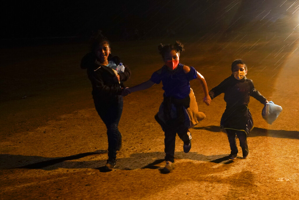 La crisis migratoria se ha agravado en la frontera entre México y Estados Unidos. (AP)
