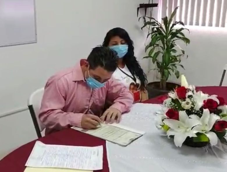 El INM autorizó a los profesionistas de la medicina de origen extranjero contraer matrimonio. (Veracruz)