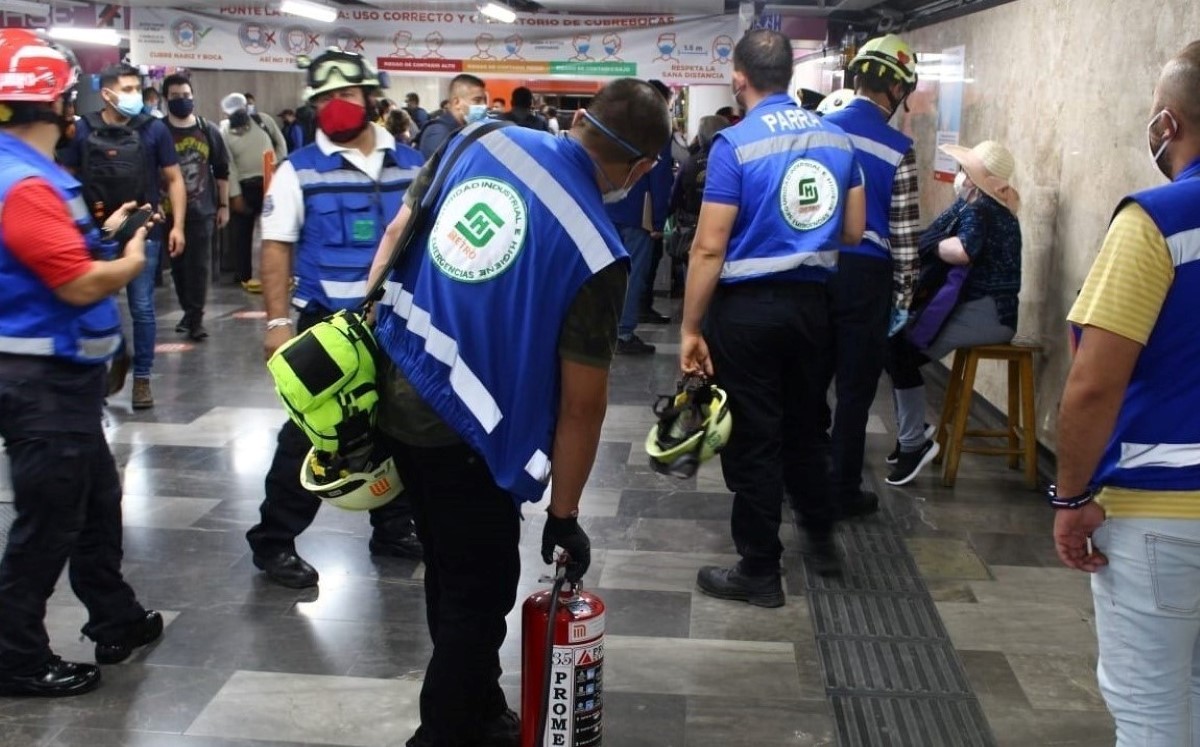 El Metro informó que una llanta de bicicleta ocasionó un corto circuito en la Línea 1. | Rodrigo del Río
