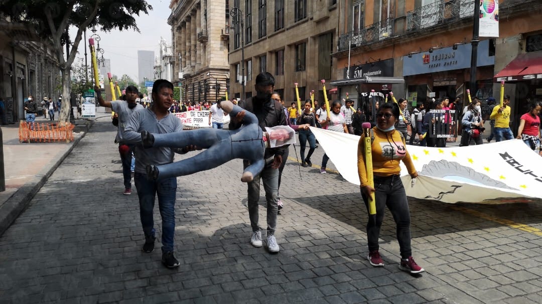 Los normalistas esperan realizar un mitin en la Plaza de la Constitución. (Jorge Becerril)