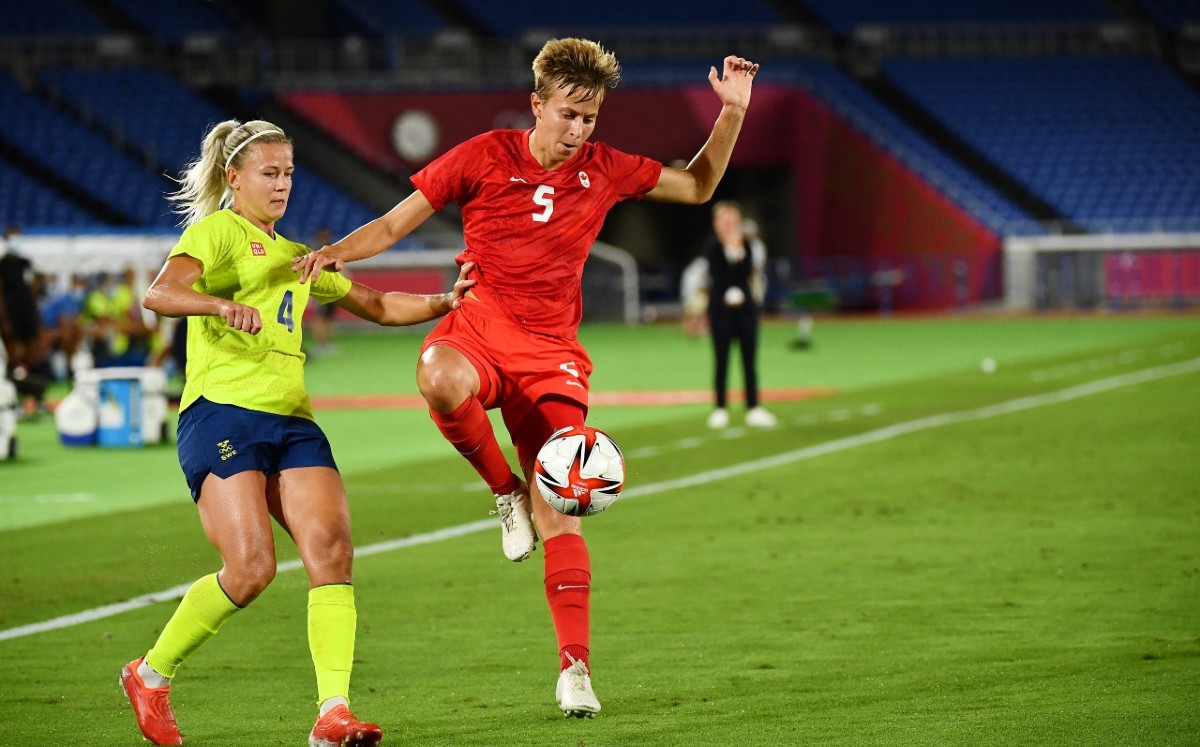 Quinn formó parte de la selección de Canadá que ganó la medalla de oro en Tokio 2020 (AFP)