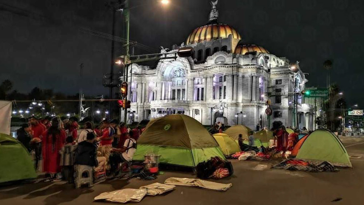 Triquis de Oaxaca regresan a CdMx; instalan plantón en el Eje Central
