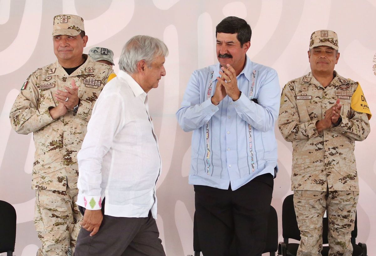 AMLO, Javier Corral y Rafael Ojeda en Chihuahua. (Ariel Ojeda)