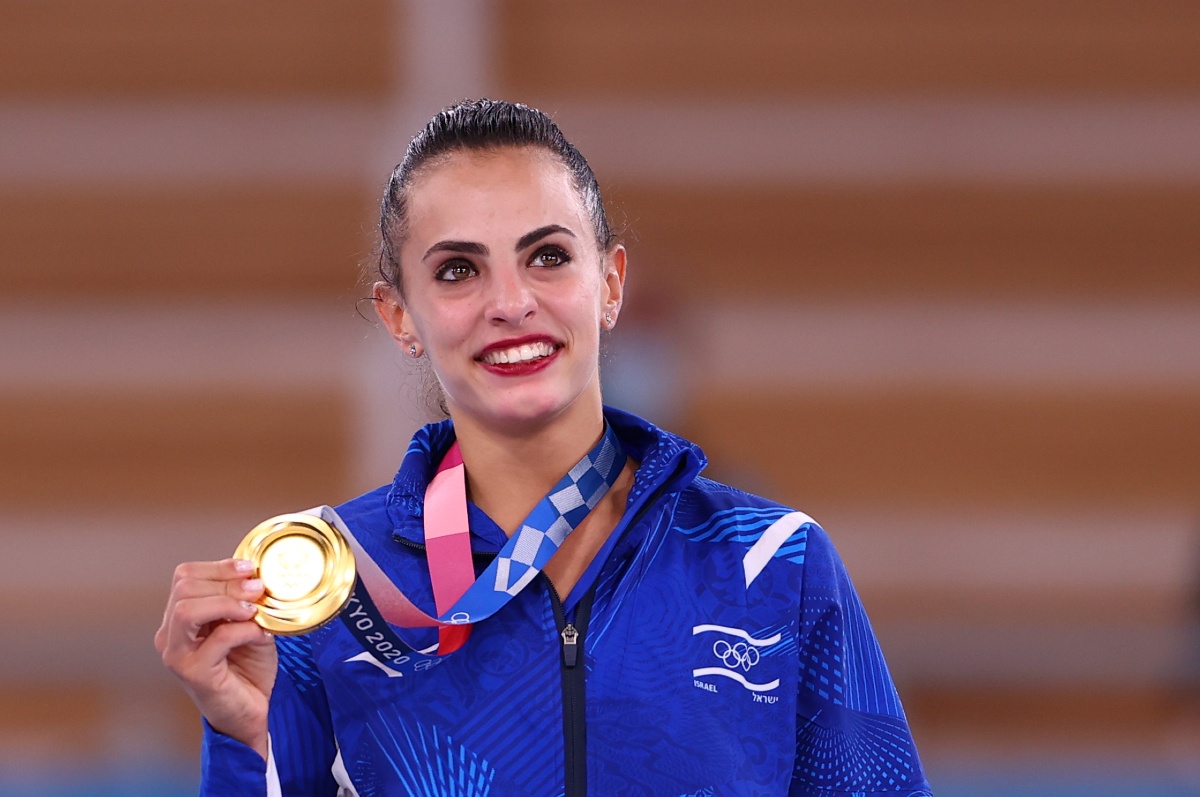 Linoy Ashram, medalla de oro en gimnasia rítmica (Reuters)