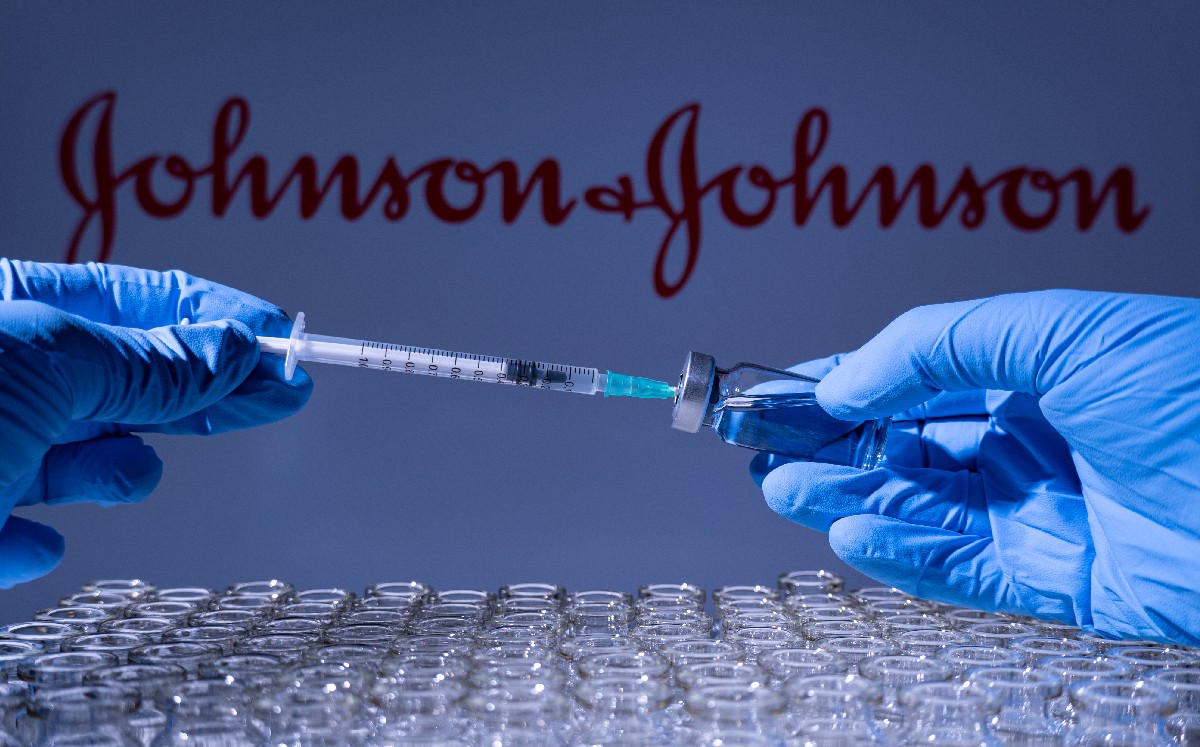 La vacuna J&J se administró a los trabajadores de la salud en Sudáfrica | Shutterstock