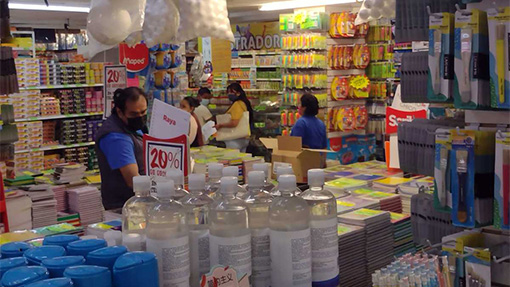 Vendedores de útiles escolares reportan caída en ventas