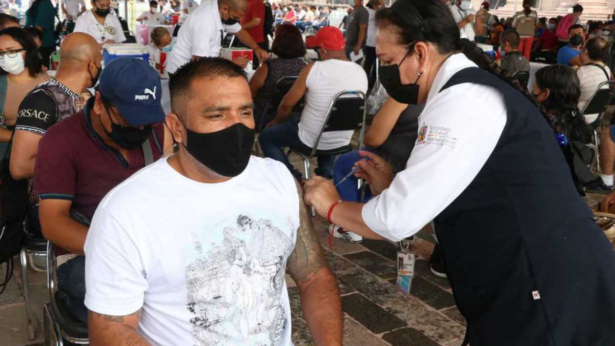 Anuncian fechas de vacunación anticovid de 30 a 39 años en Monterrey