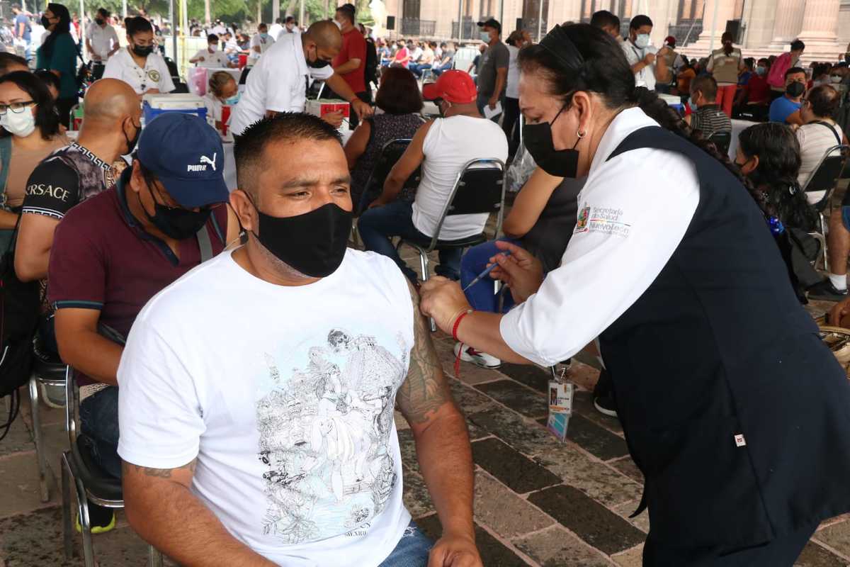 El Gobierno Federal solicitó respetar la fecha en que le toca a la persona, esto para evitar filas kilométricas. Foto: Leonel Rocha