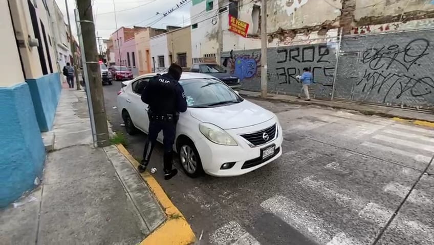 Hombre es detenido por consumir estupefacientes al conducir (Juan Carlos Munguía)