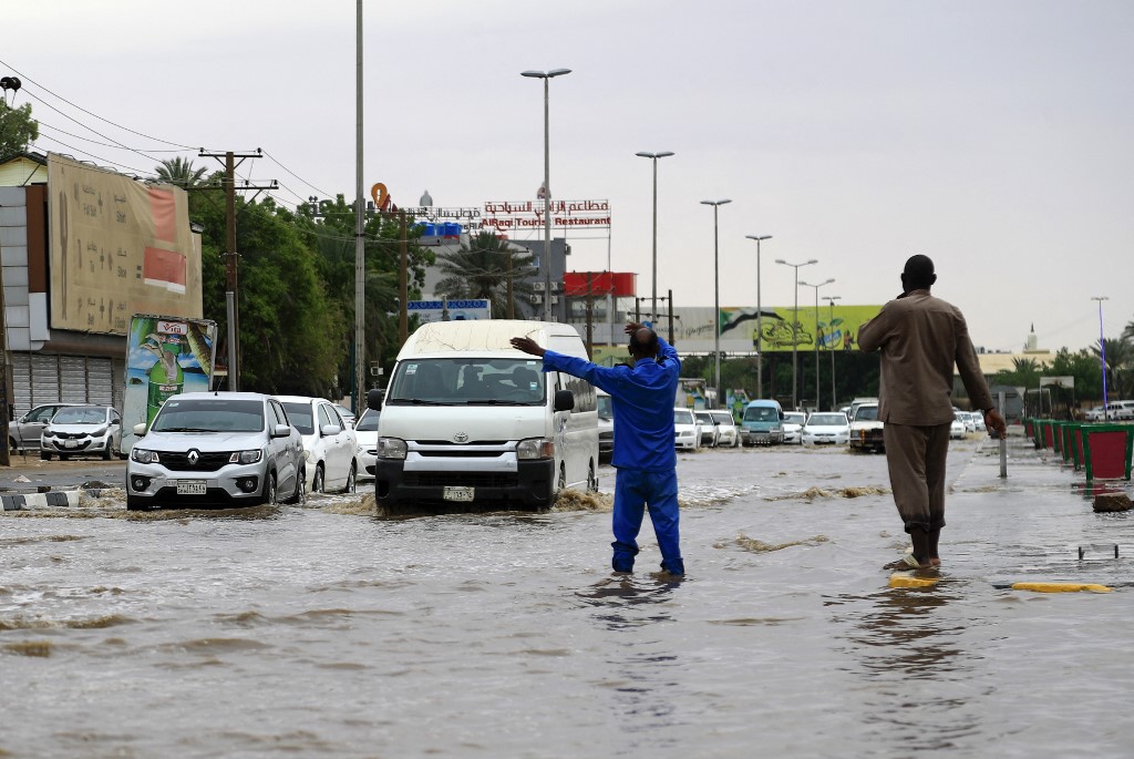 Inundaciones en Sudán dejan al menos 24 muertos y derrumbes de más de 2 mil casas. (AFP)
