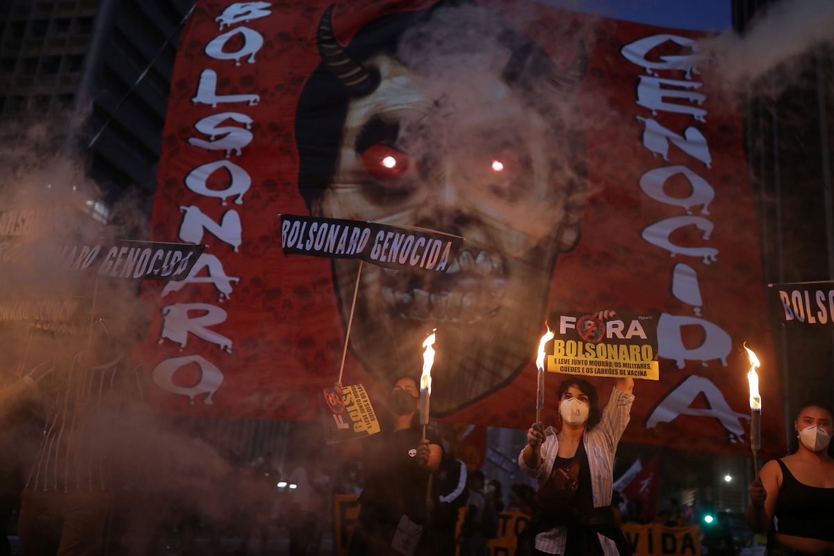 El presidente de Brasil, Jair Bolsonaro ha sido acusado por promover un genocidio contra los indígenas. (Reuters)