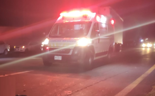 En el punto la ambulancia ayudó para que no fuera más dañado el cuerpo. (Especial)