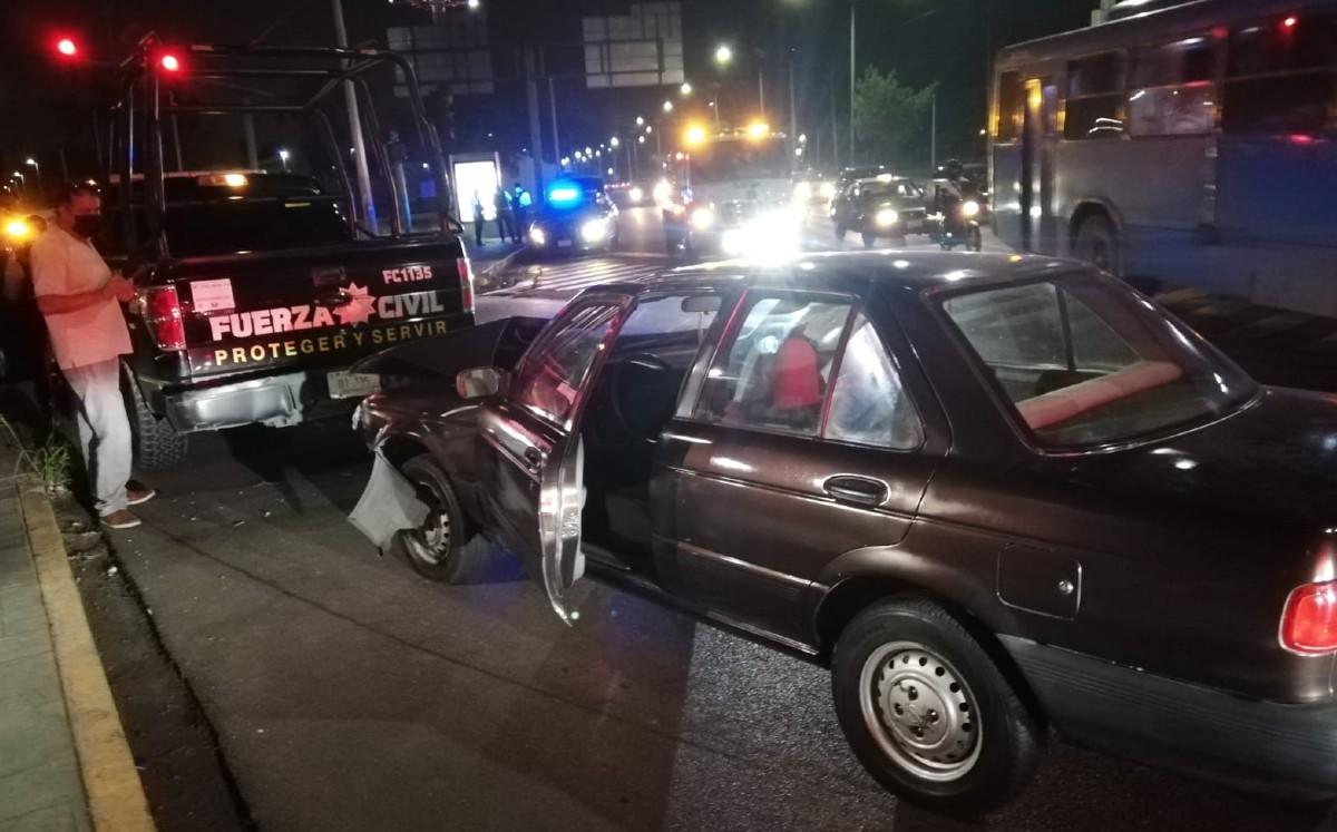 Choque contra patrulla de Fuerza Civil deja 2 heridos en Monterrey. Foto: Agustín Martínez.