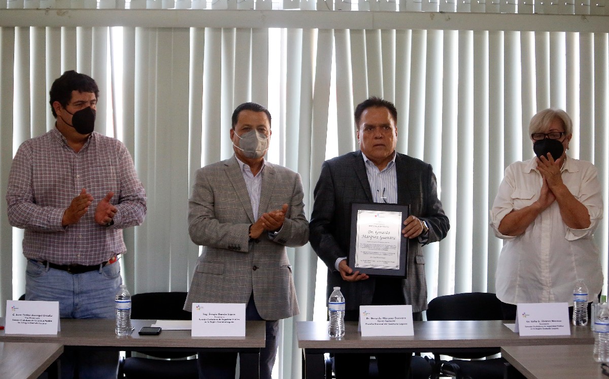 Se hizo entrega de un reconocimiento a Gerardo Márquez Guevara. (Rolando Riestra)