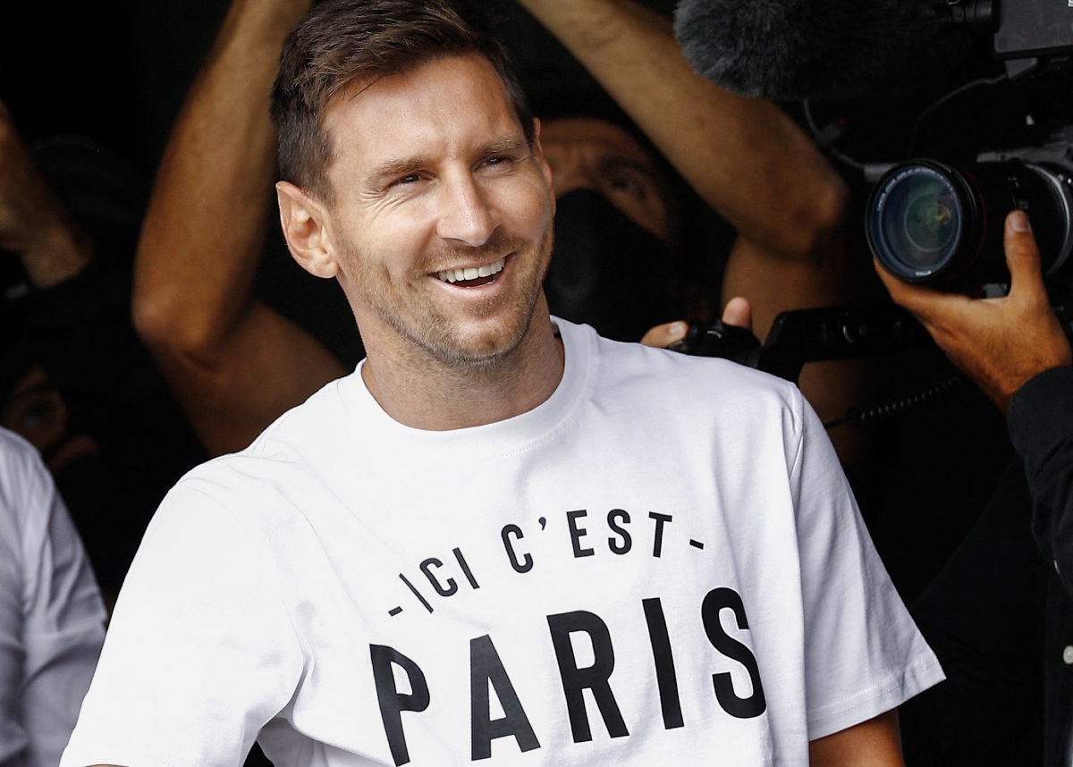 Lionel Messi llega a París para firmar con el PSG (AFP)