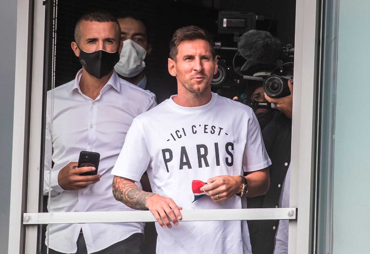 Messi llega a París para fichar con el PSG (EFE)