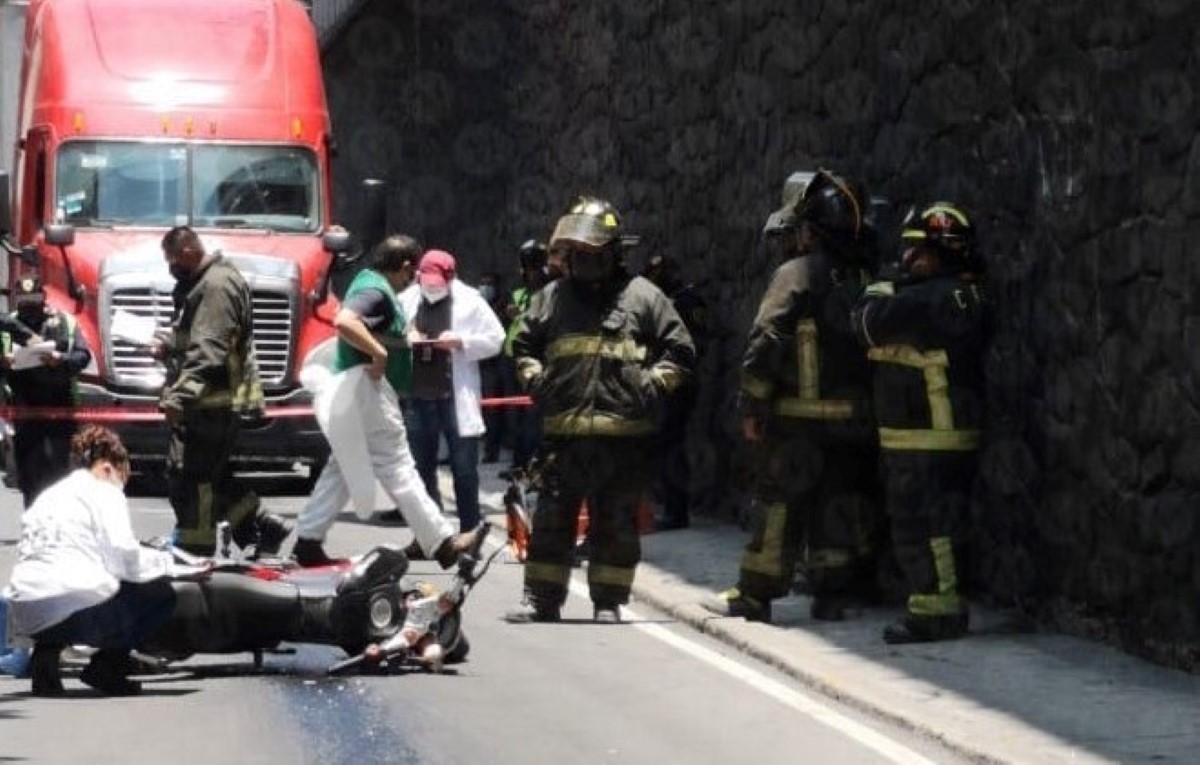 El accidente ocurrió en los carriles laterales de Periférico. | Jorge Becerril