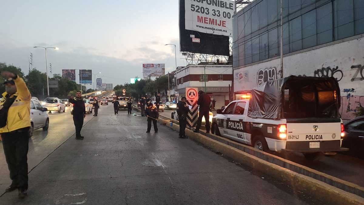 Auto volcado en Circuito Interior de la CdMx (Ramón Ramirez)
