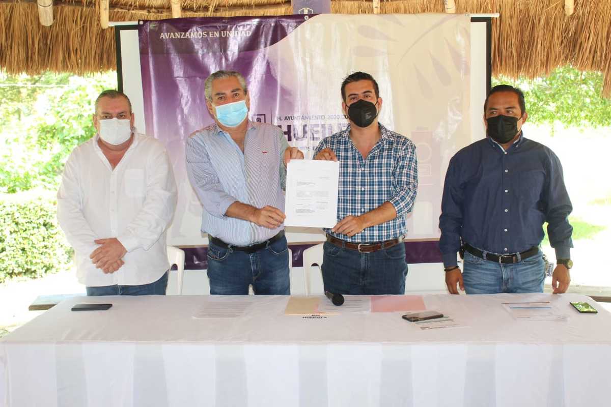 Huejutla firma contrato con CFE. (Especial)