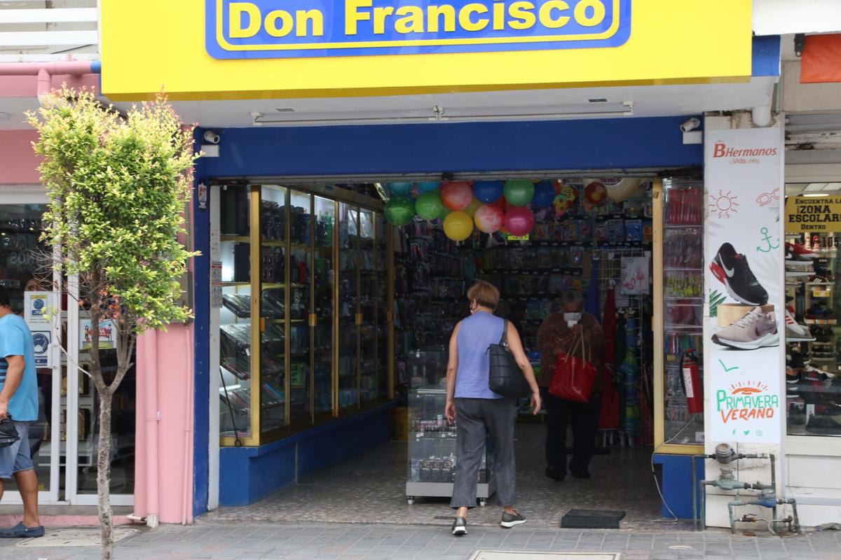 Negocios en la zona centro de Tampico. (Yazmín Sánchez)