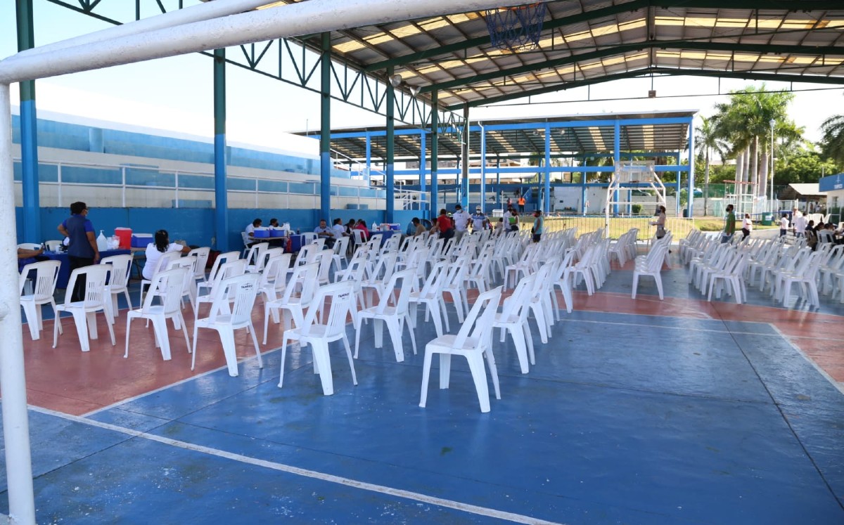 Vacunación covid en Tamaulipas, módulo sin gente. (Yazmín Sánchez)