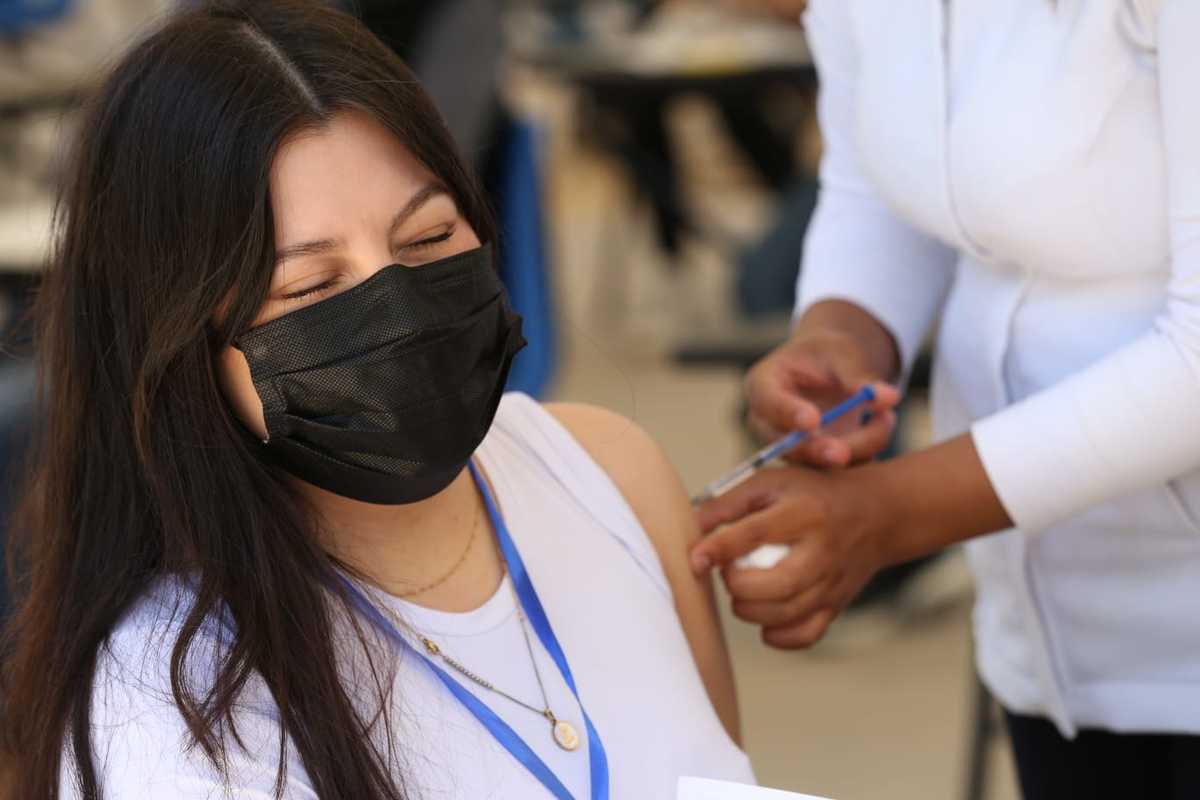 Vacunación jóvenes en Pachuca. (Jorge Sánchez)