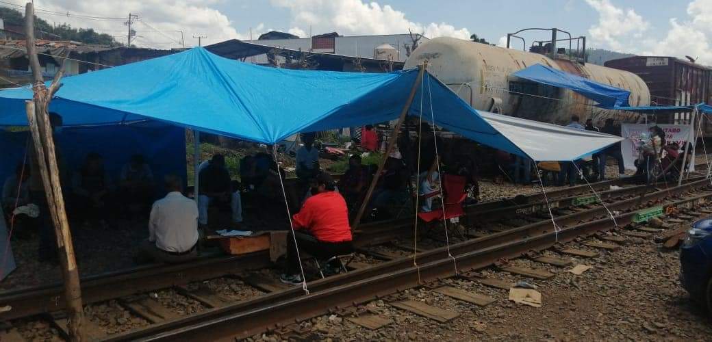 Actualmente están varados 19 trenes y casi 100 mil toneladas de mercancía inmovilizada (Especial)
