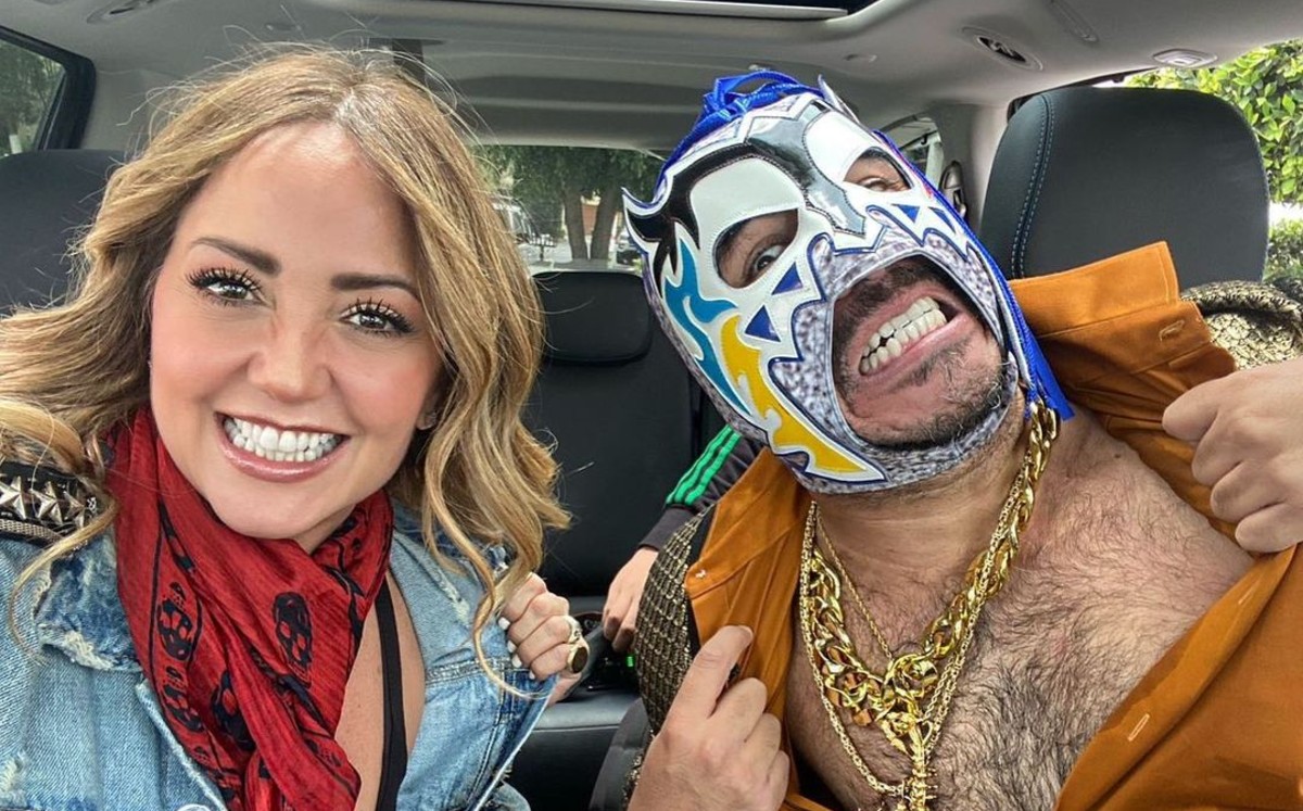 Andrea Legarreta revive su polémica del dólar junto al 'Escorpión Dorado' (Instagram).