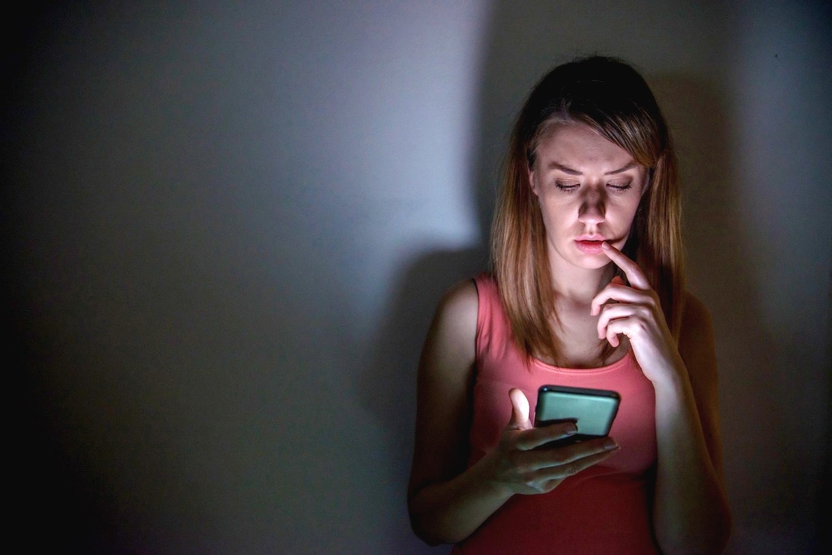 Las fotografías de las mujeres son compartidas, en su mayoría,  por hombres. (Freepik)