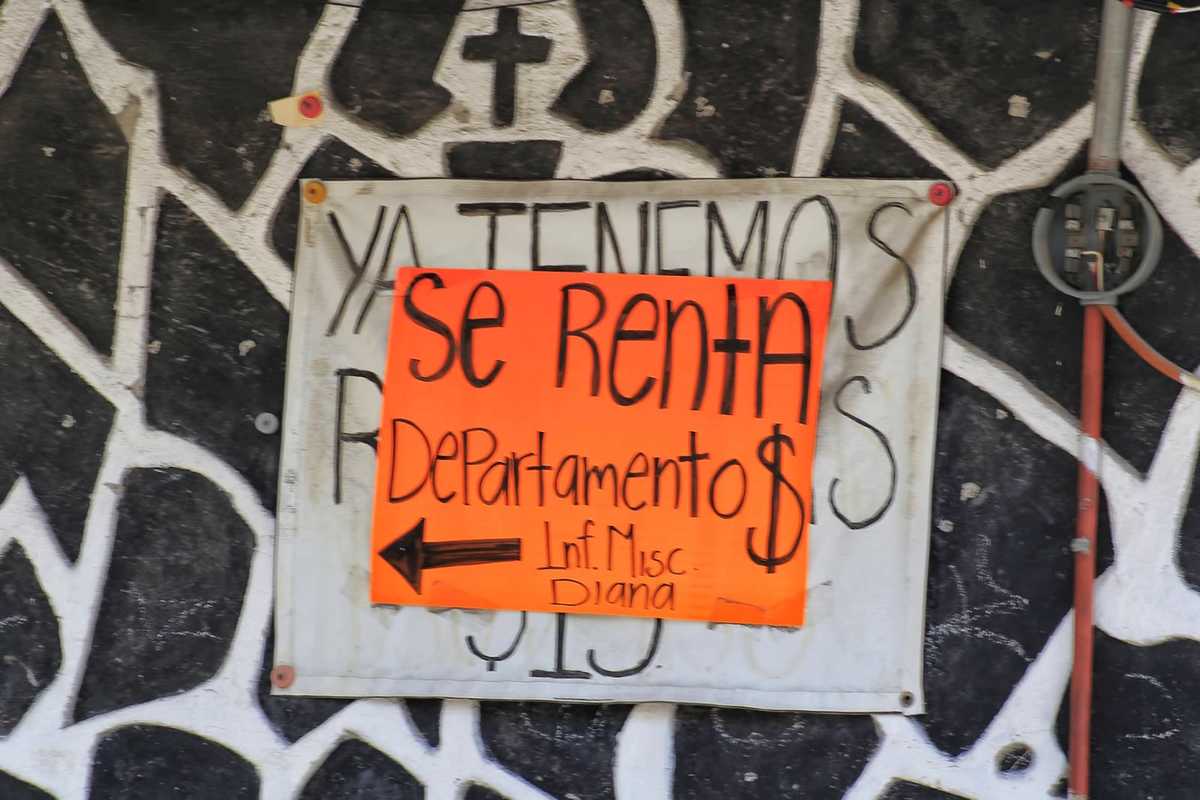 Vista de un anuncio donde se ofrece un apartamento en renta | Andrés Lobato