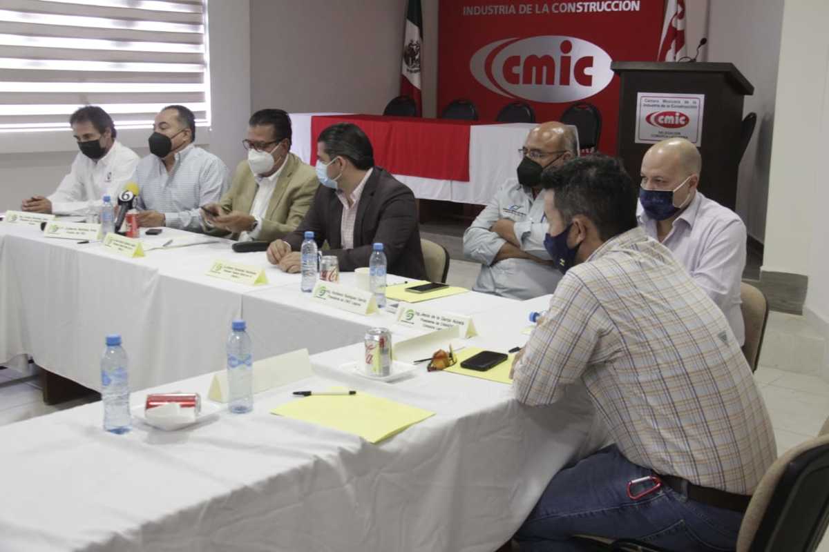 Diputados se reunieron con empresarios del GEL. (Manuel Guadarrama)