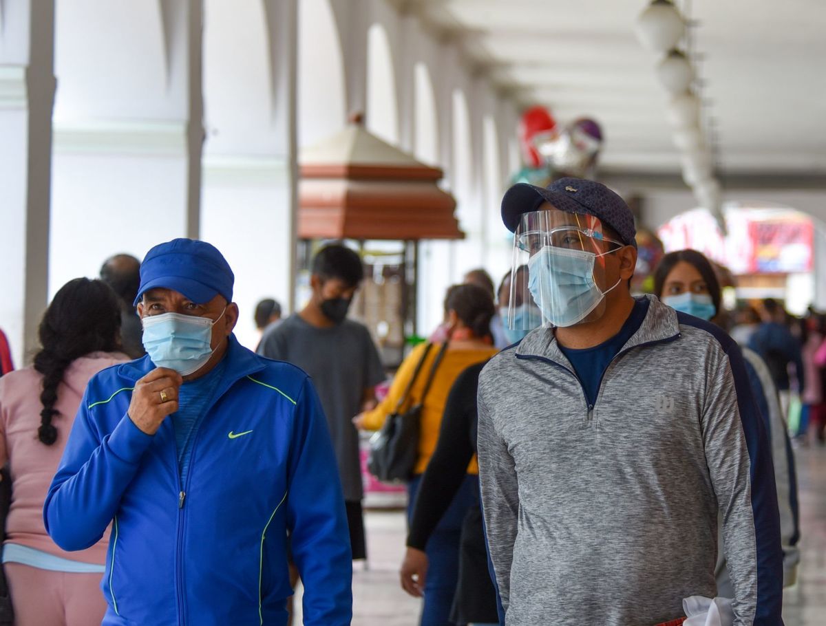 Algunos establecimientos de Querétaro tendrán que reducir su aforo para evitar contagios de covid-19. (Cuartoscuro)
