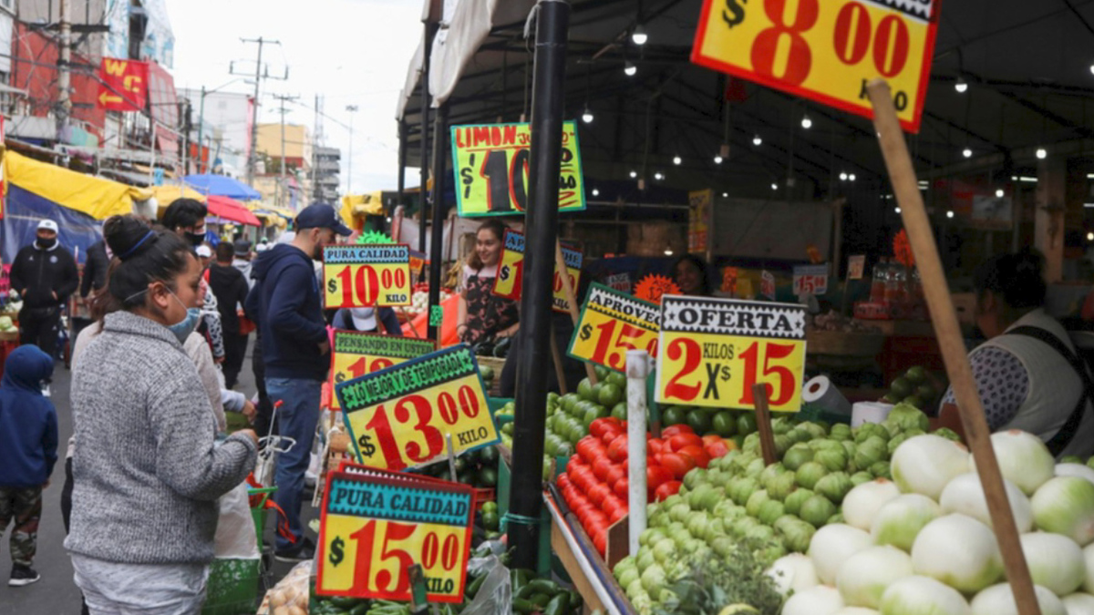 Inflación se acercará al objetivo de 3% hasta 2023: Banxico