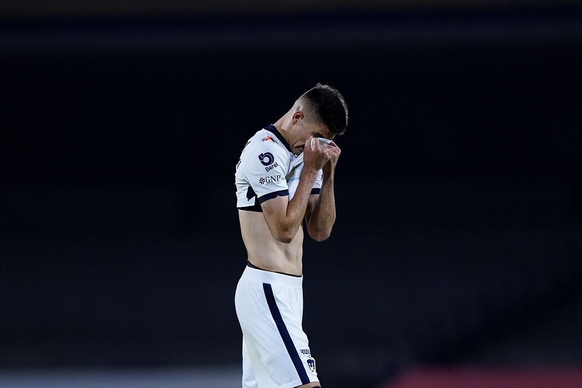 Johan Vásquez se despide de Pumas (Imago7)